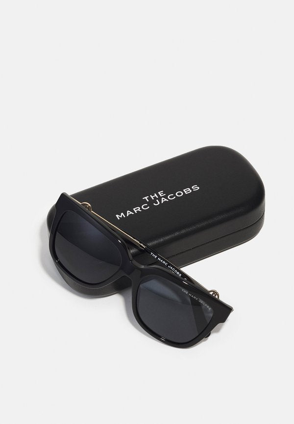 MARC JACOBS