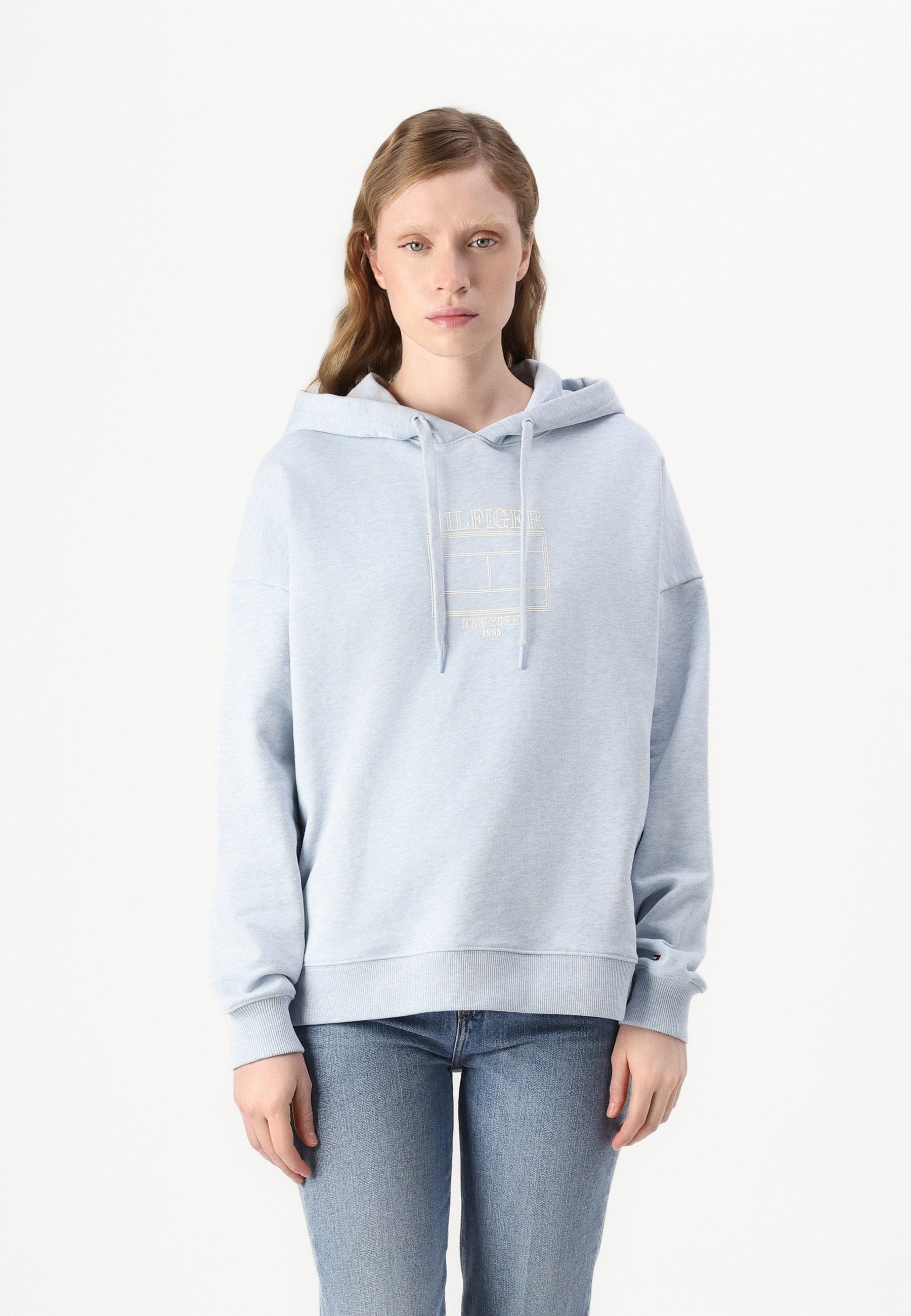 OUTLINE FLAG HOODIE Media 3