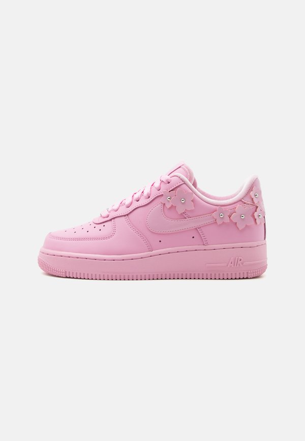 Nike Sportswear AIR FORCE 1 07 SE - Trainers - pink rise/pink foam/metallic silver-coloured