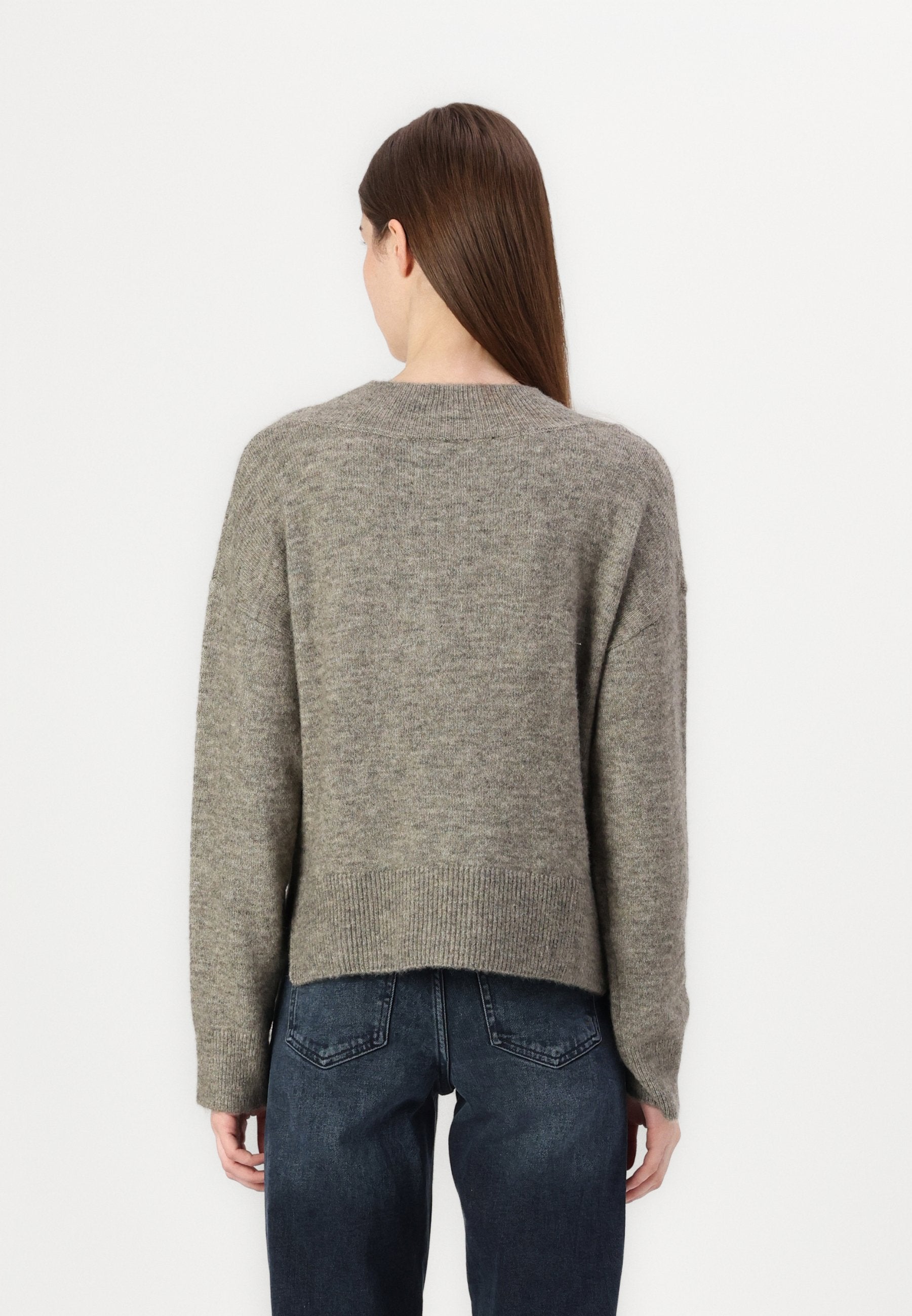 Even&Odd V NECK WITH SIDE SLITS