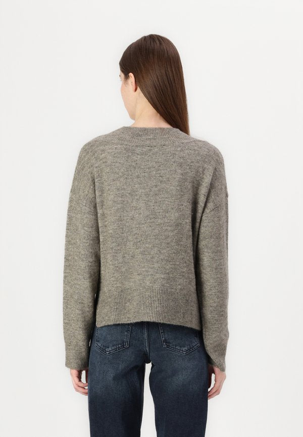 Even&Odd V NECK WITH SIDE SLITS