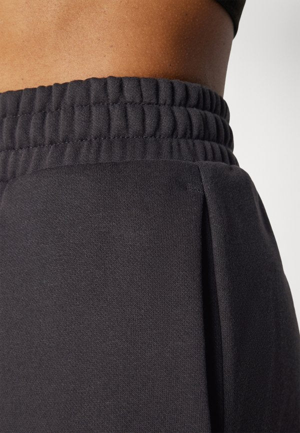 Puma SMALL LOGO COMFORT HIGH-WAIST SWEATPANTS
