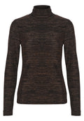 Brauner Rollkragenpullover mit strukturiertem, gestreiftem Muster und langen Ärmeln. Aus einem weichen, dehnbaren Material gefertigt. Keine Verzierungen.