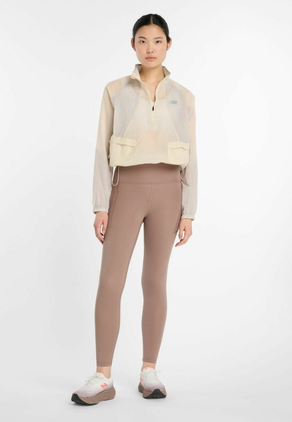 New Balance HARMONY POCKET HIGH RISE 25 - Leggings - earth shadow