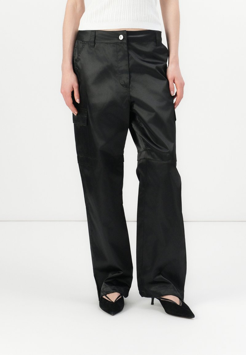 DKNY Cargohose Media 1
