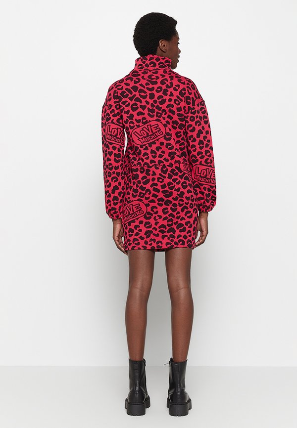Love Moschino