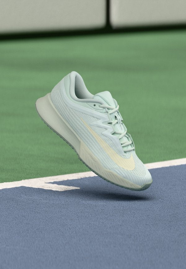 Nike Performance ZOOM VAPOR PRO 3 - Multicourt tennis shoes - barely green/white/sea glass/steam
