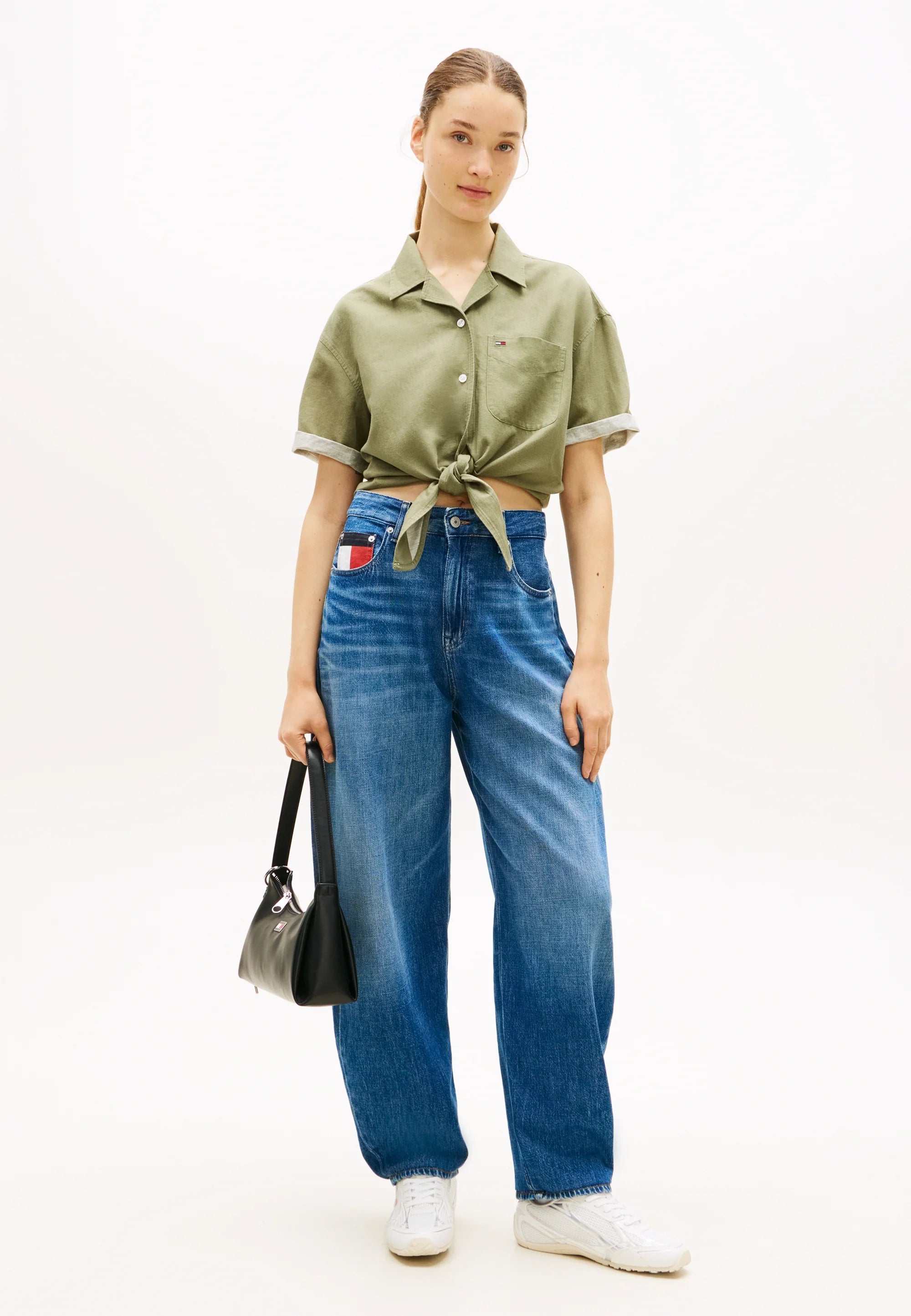 Tommy Jeans RELAXED FIT LINEN BLEND TIE FRONT SHIRT - Button-down blouse - bay leaf