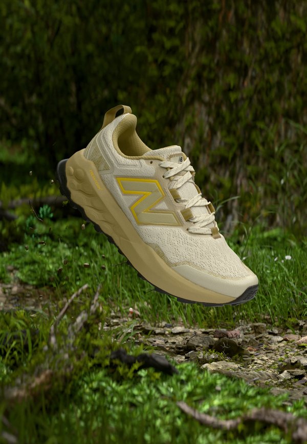 New Balance GAROE V2 - Trail running shoes - quicksand/mars yellow