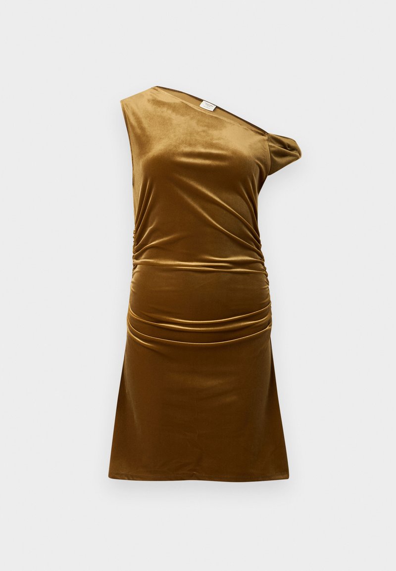 Braunes Samtkleid, ein-schultriges Design, geraffte Details an der Taille, glatte Textur, kurze Länge und enganliegende Silhouette.
