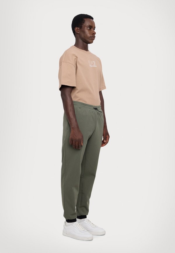 EA7 Emporio Armani TROUSER