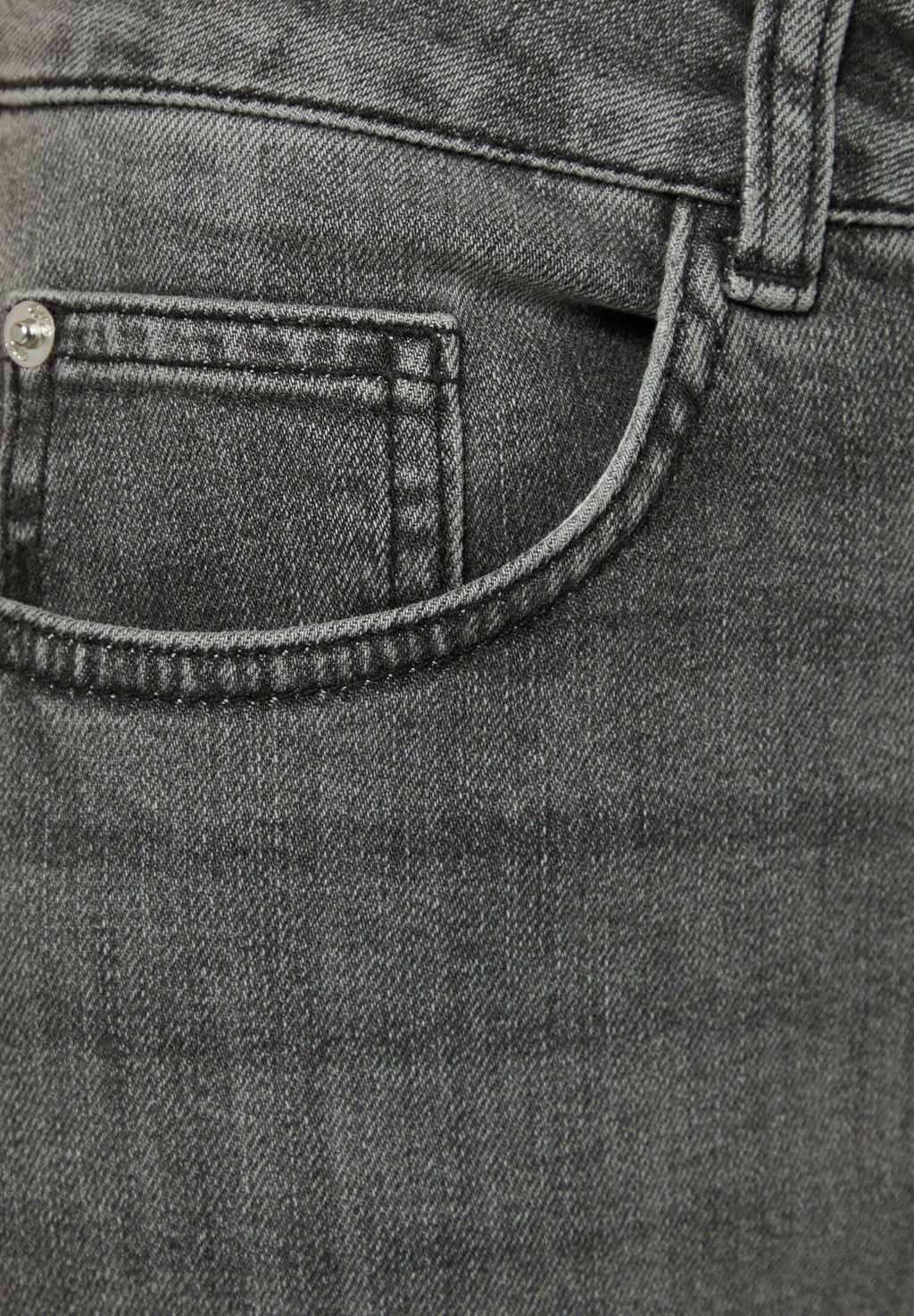 comma casual identity MIT GEFRANSTEM SAUM