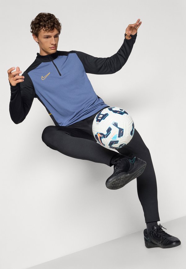 Nike Performance