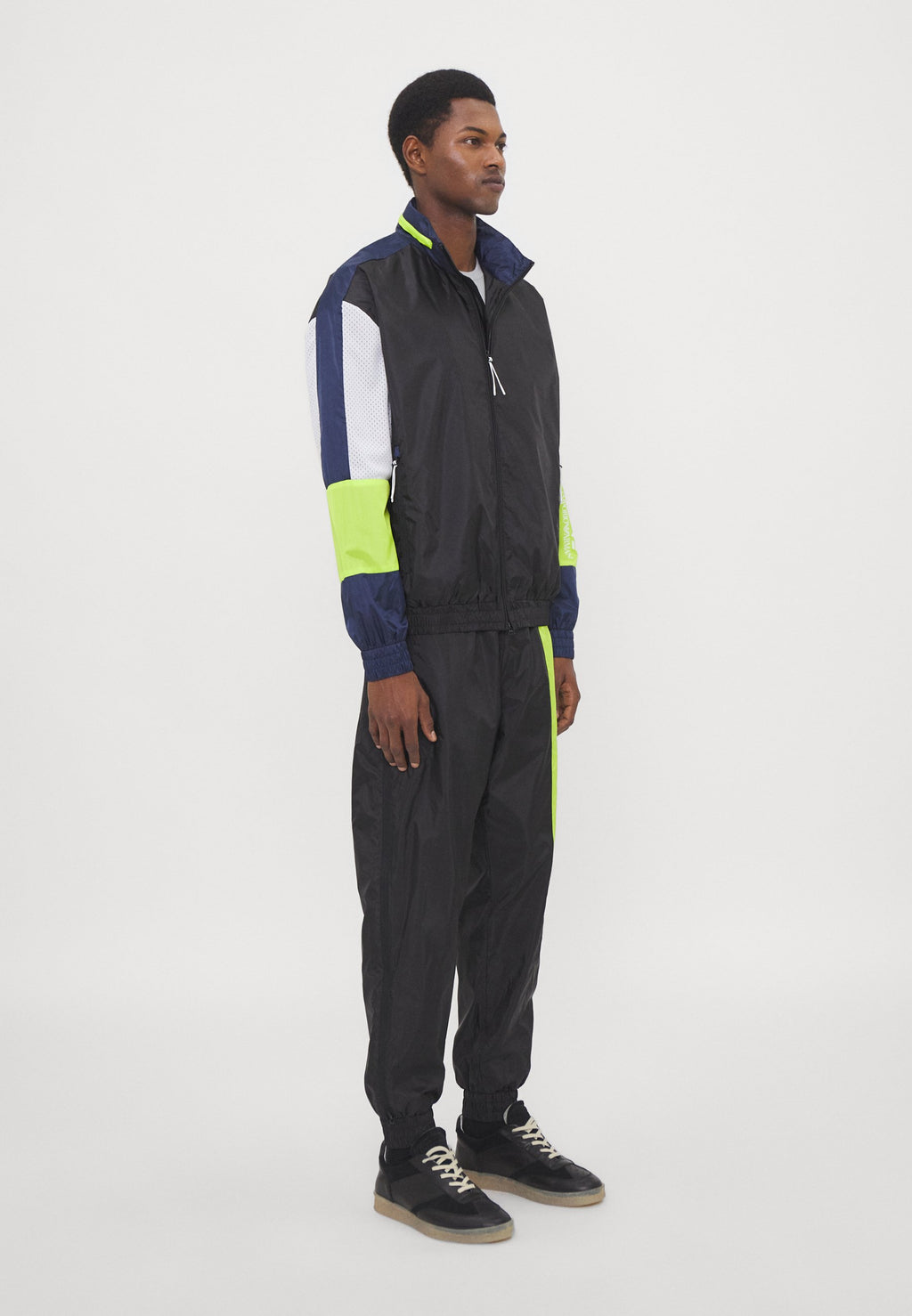 JACKET Media 3
