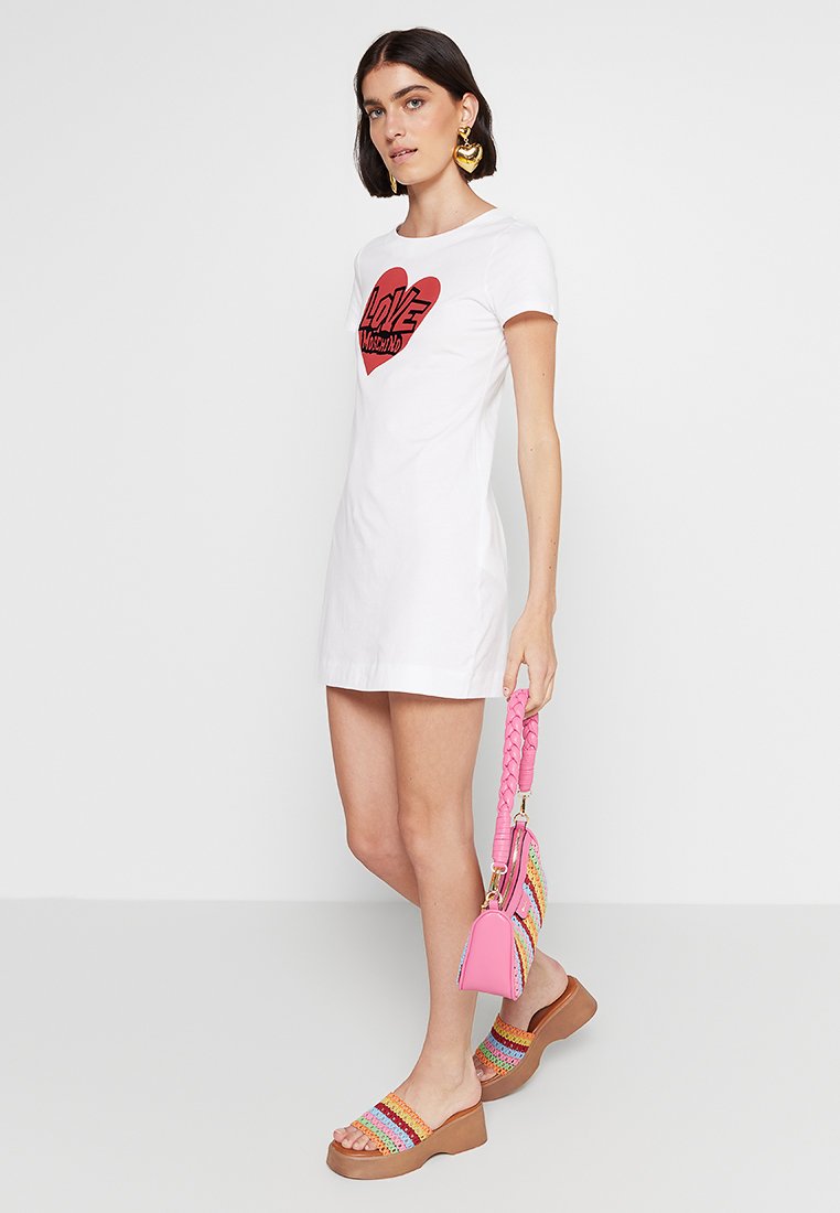 Love Moschino