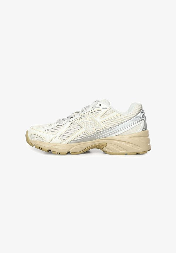 New Balance Trainers - beige