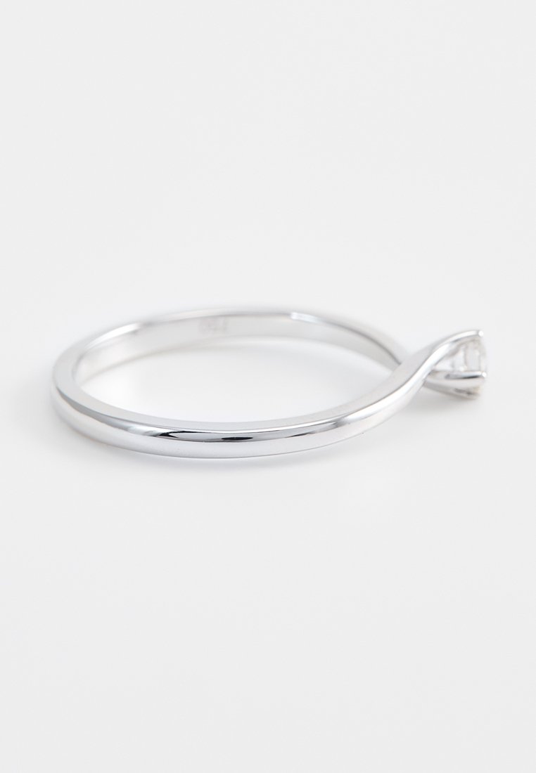 Revoni 0.12 CT DIAMOND