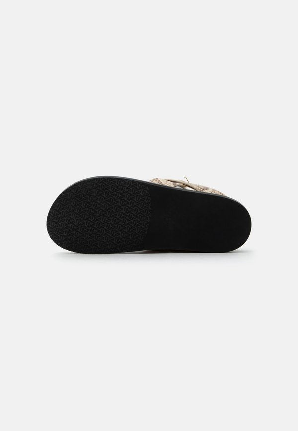 Stuart Weitzman MARYKATE