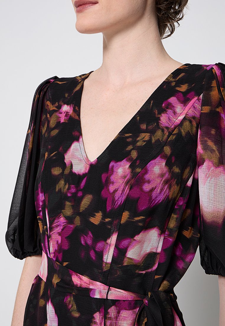 DKNY