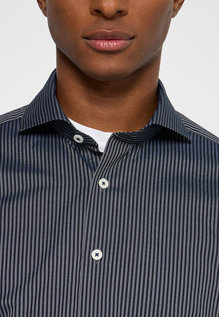1927: SHIRT L/S Media 2
