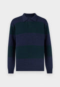 Dunkel gestrickter Polo-Pullover mit langen Ärmeln, der abwechselnd dunkle grüne und marineblaue Streifen aufweist, mit klassischem Kragen und geripptem Saum.