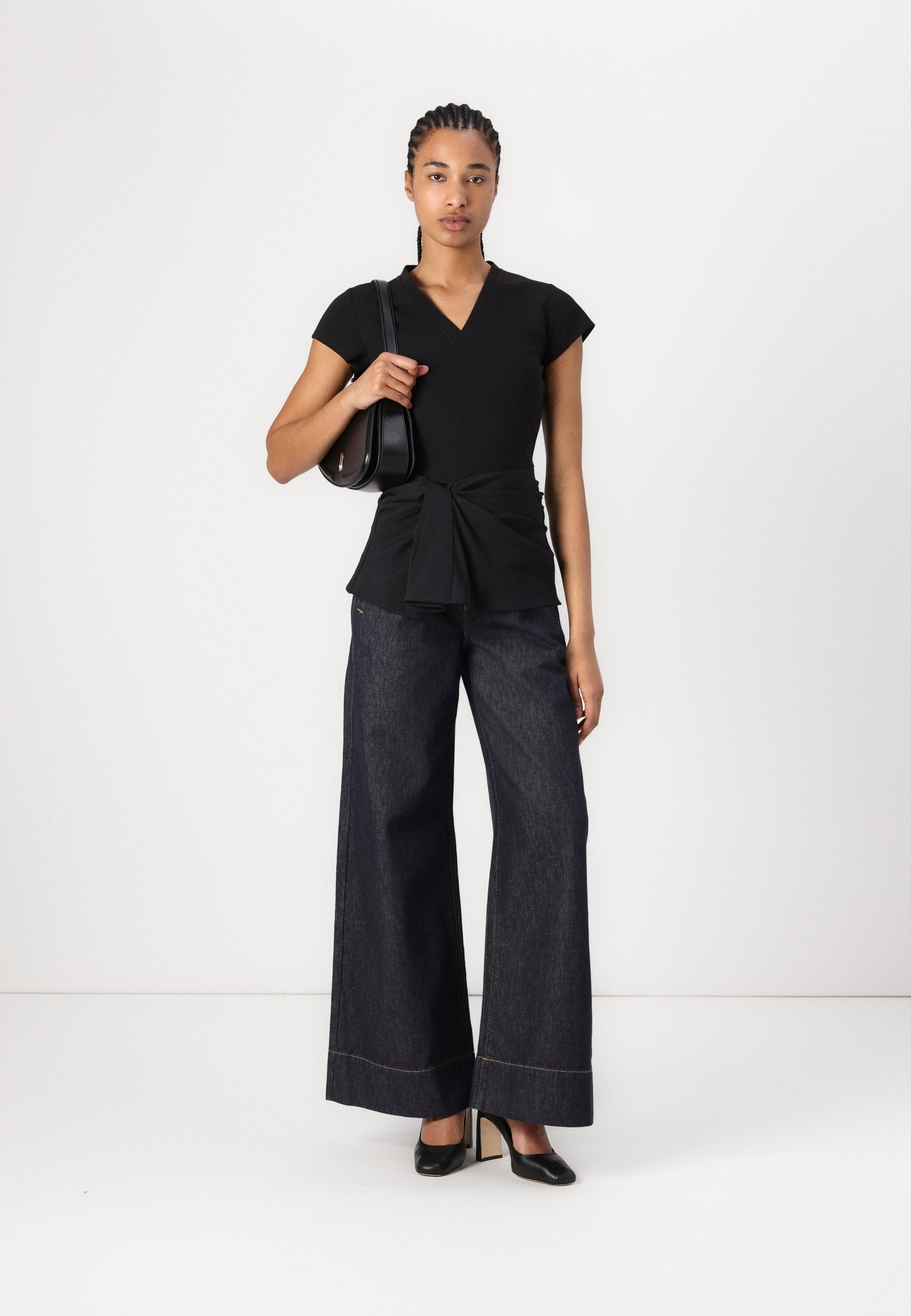 V NECK Media 2