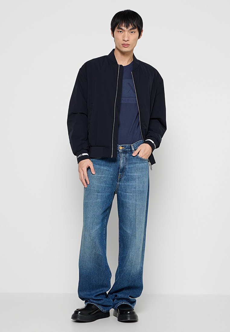 Armani Exchange Bomberjacke Media 2