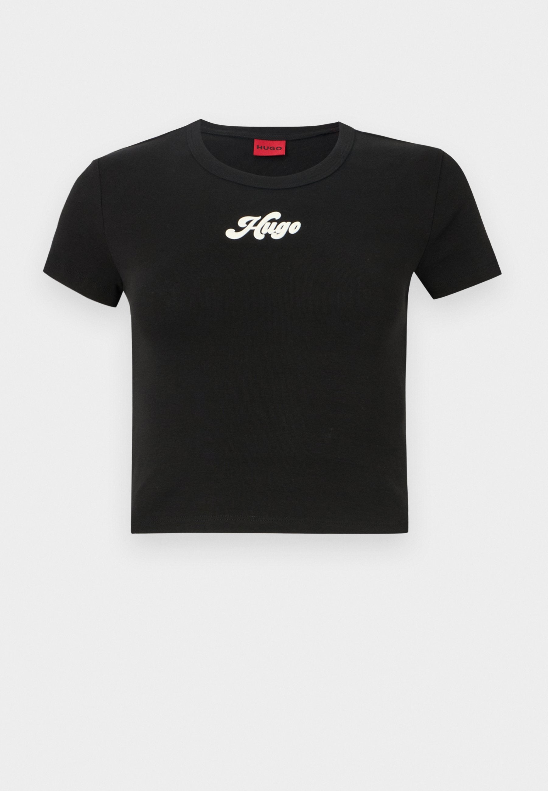 Schwarzes, kurzes T-Shirt aus Baumwolle mit einem weißen Schriftzug "Hugo" auf der Brust und einem runden Ausschnitt. Kurze Ärmel.