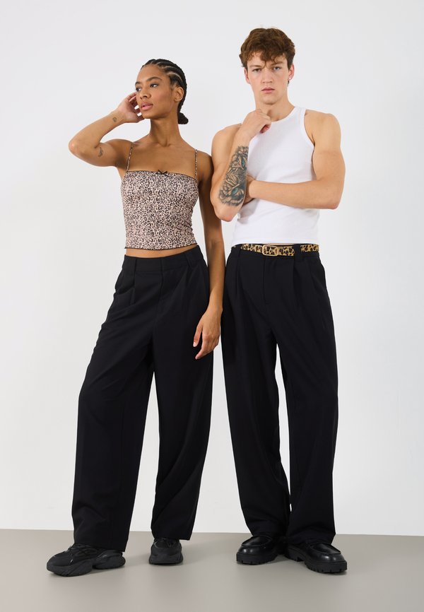 YOURTURN by Zalando UNISEX PLEATED BARREL TROUSERS
