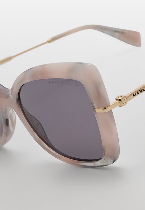 MARC JACOBS