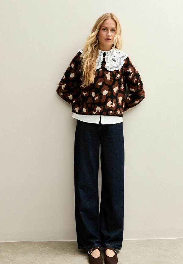 New Look ANIMAL PATTERNED CREW NECK