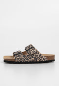 Leopardenmuster-Sandalen mit zwei verstellbaren schwarzen Schnallen, Korkfußbett, brauner strukturiertem Sohlen und einem weichen, leichten Obermaterial.