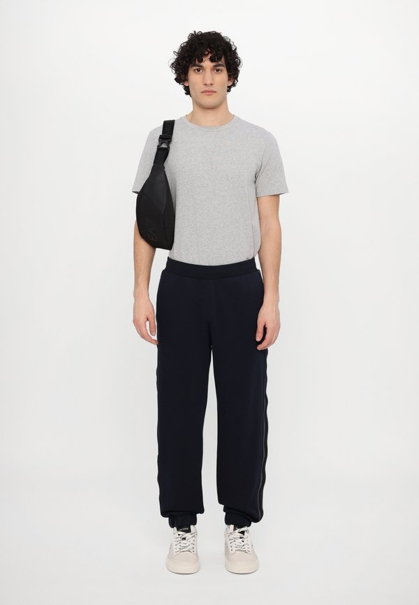 EA7 Emporio Armani TROUSER
