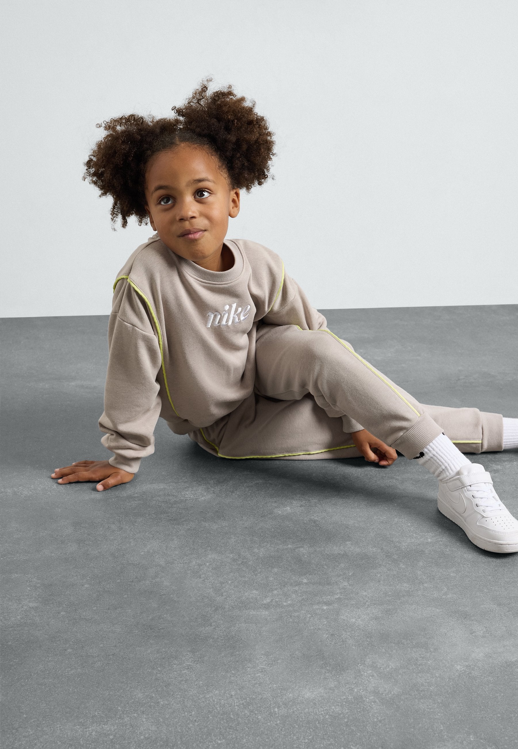 Nike Sportswear ESSENTIALS CREW SET
