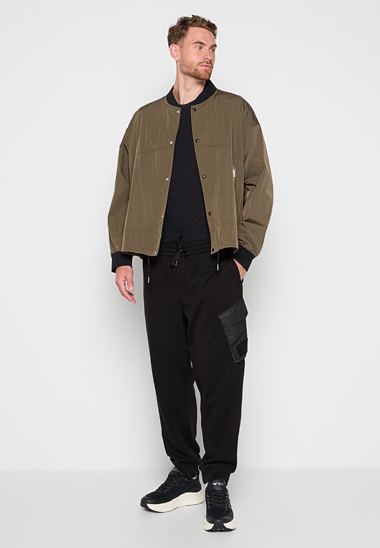 Armani Exchange Bomberjacke Media 2