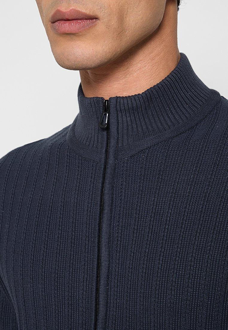 FULL ZIP RELIEF Media 3