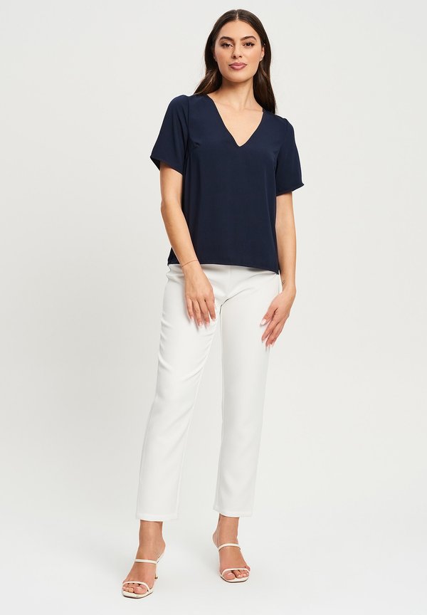 REUX LEE V NECK