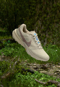 Nike Performance TERRA KIGER 10 - Trail running shoes - light orewood brown/cream/safety orange