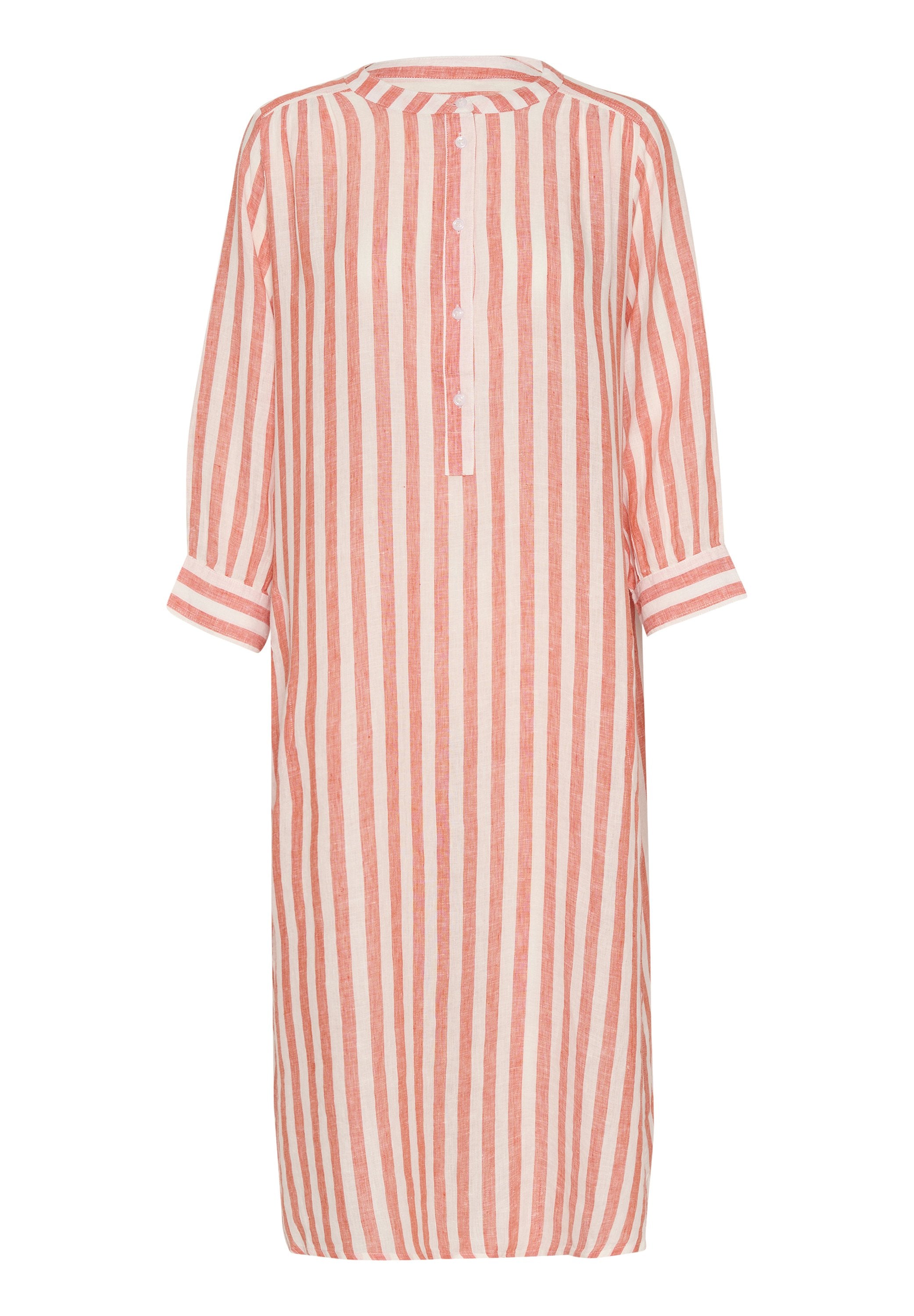 Gestreiftes Leinenkleid mit abwechselnd rosa und weißen Streifen, rundem Ausschnitt, drei Viertelärmeln und einer Knopfblende auf der Rückseite.