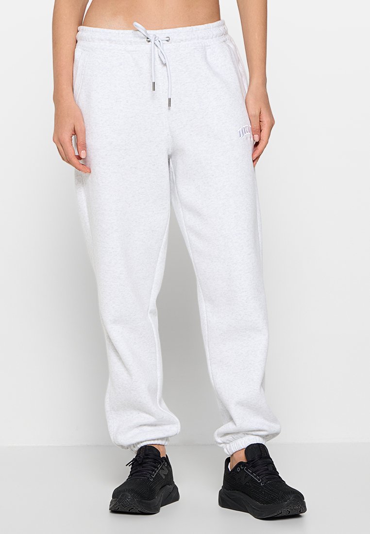 VARSITY RELAXED FIT Media 1