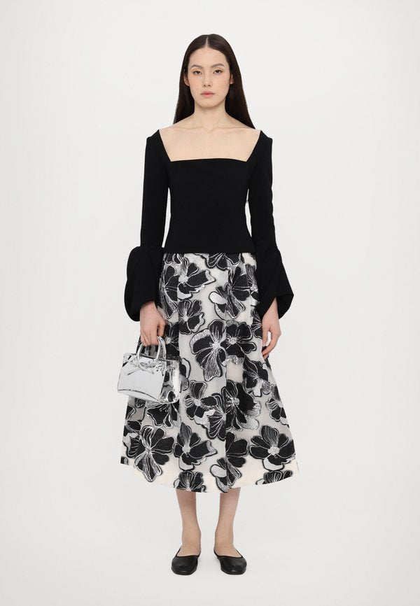 A.W.A.K.E. MODE SQUARE DÉCOLLETÉ AND EXAGGERATED PUFF CUFFS