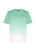 Grün-weiß verlaufendes Kurzarm-T-Shirt mit kleiner gestickter Figur mit ausgestreckten Armen auf der linken Brust.
