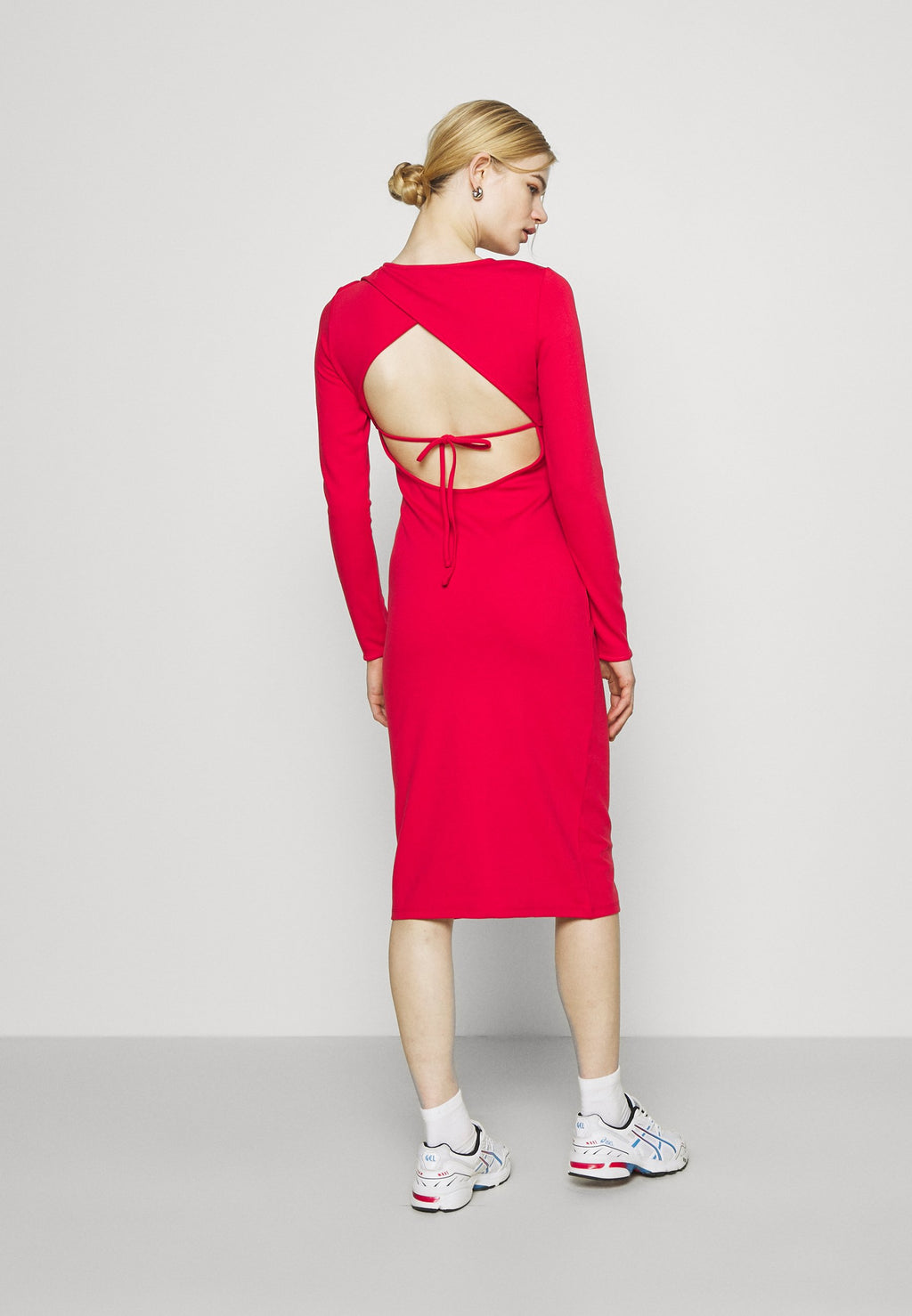 NU-IN PLUNGE BACK NECK MIDI DRESS