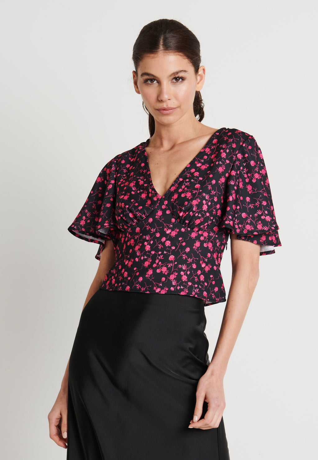 NA-KD ZALANDO X NA-KD V-NECK FLOWY BLOUSE