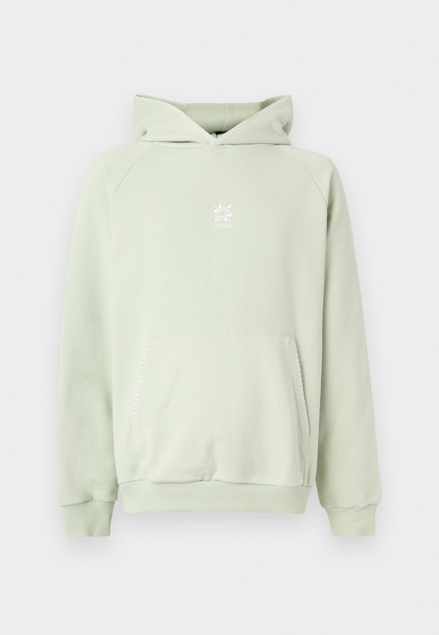 Hellgrüner Kapuzenpullover mit Fronttasche und kleinem weißen Logo in der Mitte der Brust, langen Ärmeln sowie gerippten Bündchen und Saum.