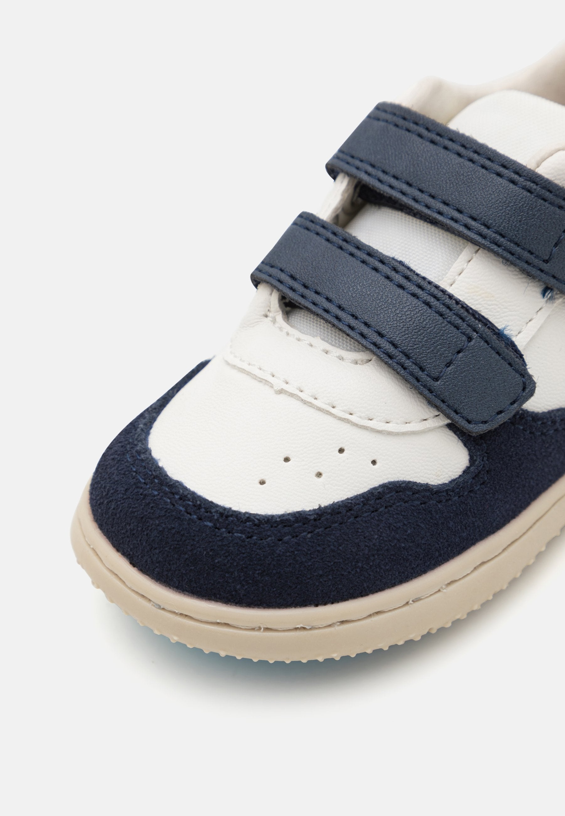 KICKMOTION UNISEX Media 5