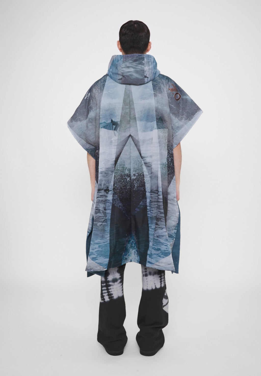 CAPE OVERCOAT Media 4