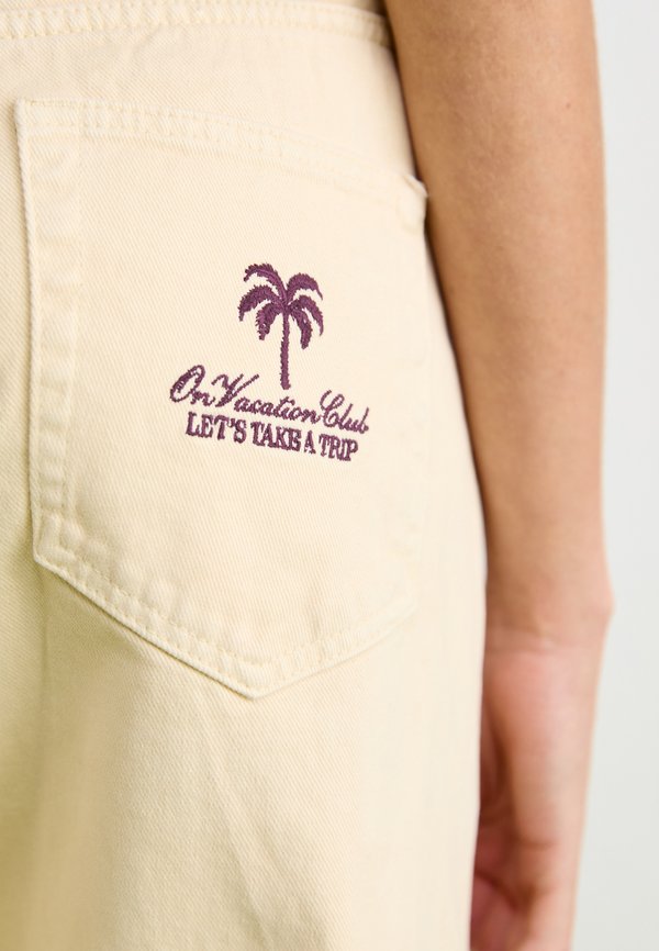 On Vacation CASUAL UNISEX
