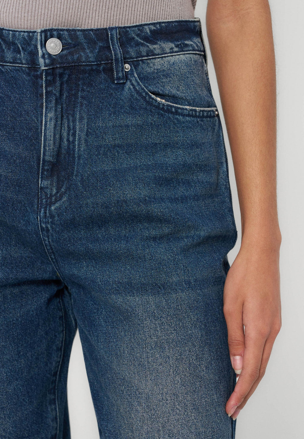Armani Exchange Mom Jeans Media 4