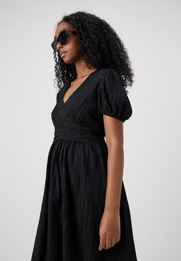 Vero Moda Petite VMANDREA  V NECK SHORT DRESS